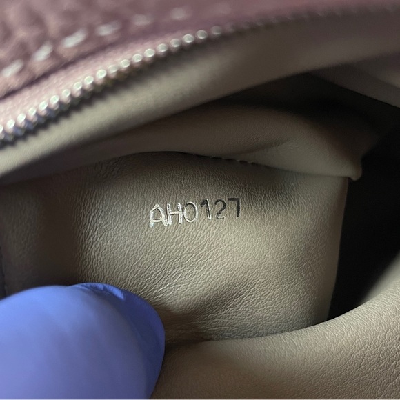 Louis Vuitton Capucines PM - Picture 11 of 15